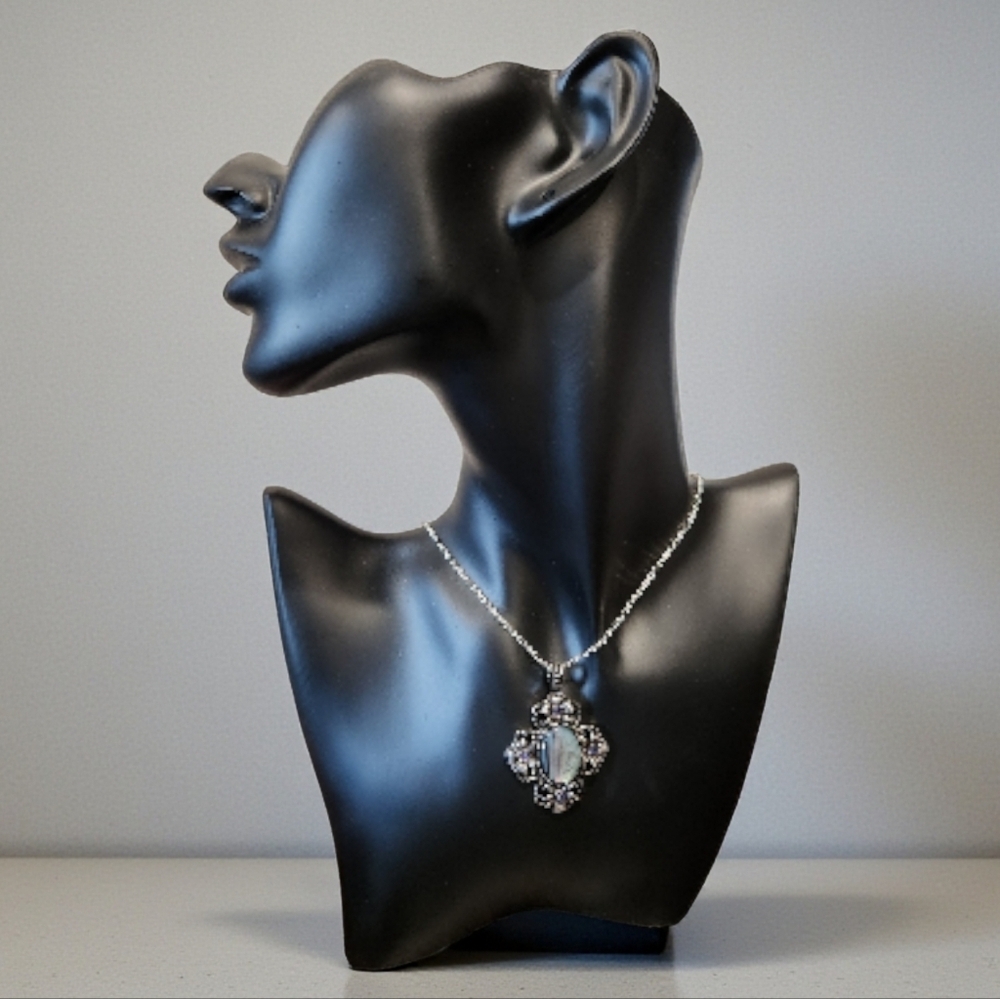 Elegant Silver Pendant Necklace